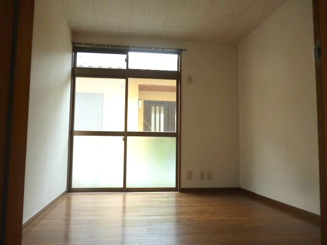 双葉ハイツの洋室|玄関側から見て右側の洋室です。