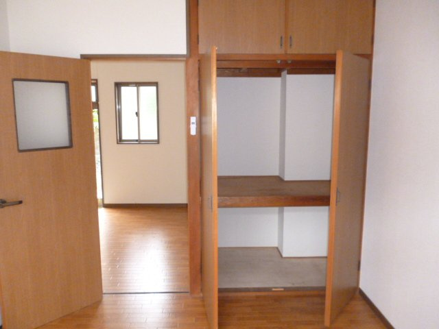 双葉ハイツの収納|右側の洋室には１間分の収納があります。