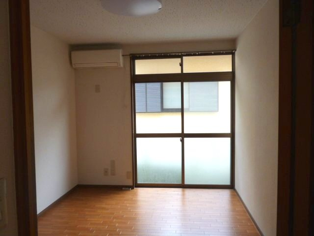双葉ハイツの洋室|玄関側から見て左側の洋室です。エアコンが１台ついています。