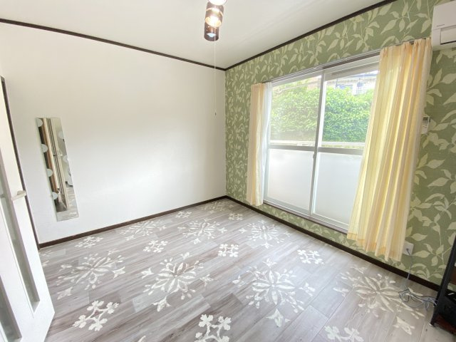 グリーンヒル弐番館の洋室|コンパクトで使いやすい洋室です