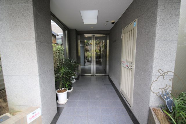 CASA ZABUのエントランス
