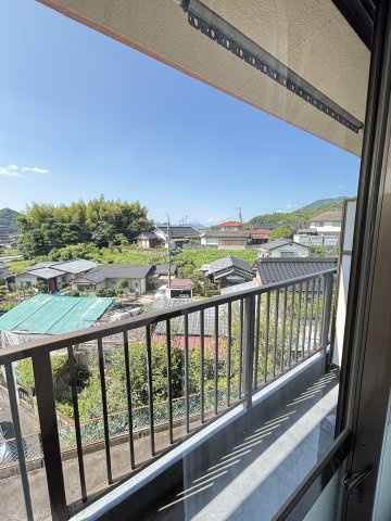 サンヒルズ江良Aのバルコニー|広々としたバルコニーです