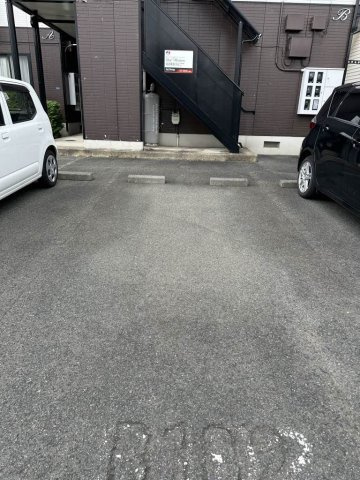 ビアーレ・M Ｂの駐車場