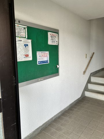 シャトル三の宮のロビー