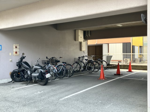 シャトル三の宮のその他共用部分|駐輪場