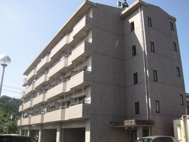 シャトル三の宮の外観|しっかりした鉄筋コンクリート造