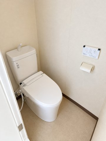 シャトル三の宮のトイレ|ウォッシュレットが付いております