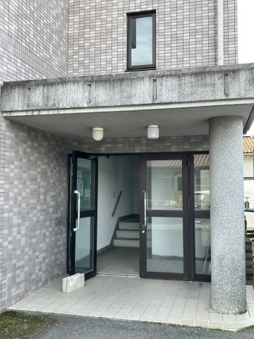 シャトル三の宮のエントランス