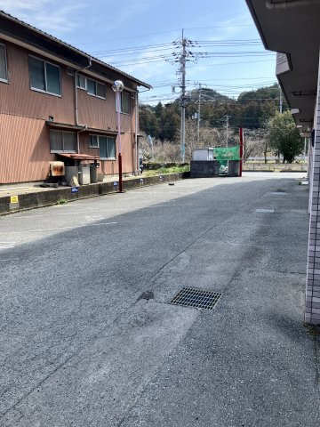 シャトル三の宮の駐車場