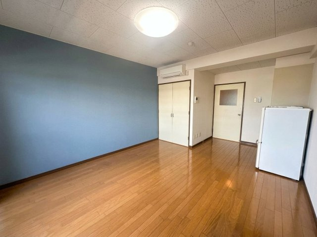シャトル三の宮の居間・リビング|広々したお部屋です