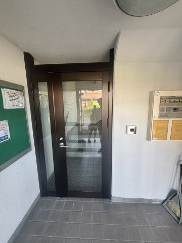 シャトル三の宮のエントランス
