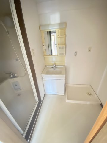 シャトル三の宮の独立洗面台