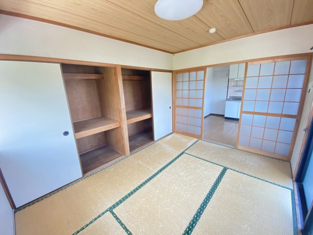 シャトル三の宮の和室