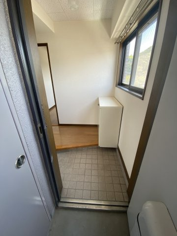 シャトル三の宮の玄関