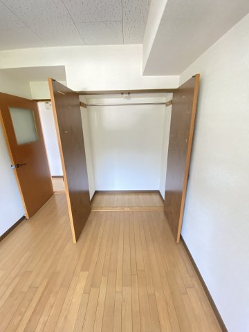 シャトル三の宮の内装