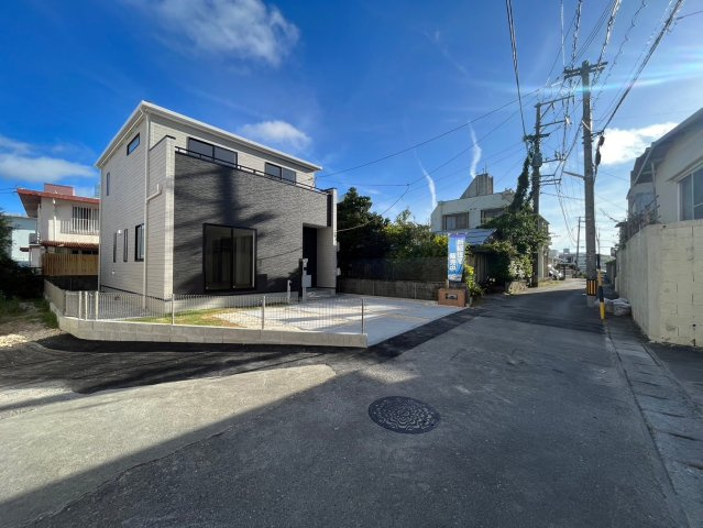 グラファーレ宜野湾市上原2期の前面道路含む現地写真