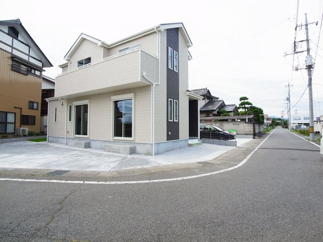 新築　前橋市総社町5期　Heartful　Town　1号棟の前面道路含む現地写真|東側接道幅員約6ｍ