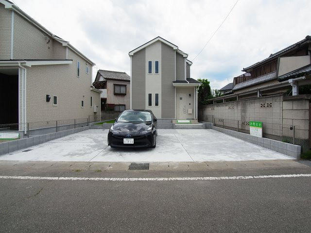 新築　前橋市総社町5期　Heartful　Town　1号棟の駐車場|現地写真　駐車スペースは並列2台分可能です！
