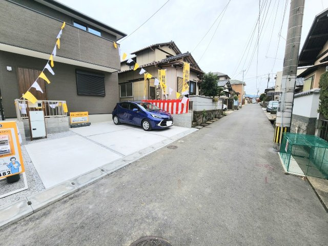 SUNCOURT－サンコート－小倉南区若園1丁目　【小倉南区　新築戸建て】の前面道路含む現地写真|前面道路も広々♪駐車しやすい♪【小倉南区　新築戸建て】