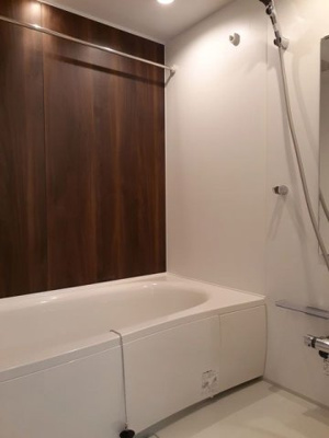 【浴室】 | パインアベニューⅡ | 落ち着いた空間のお風呂です