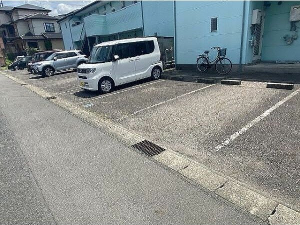 エブリワン東棟　　　刈谷市近郊の賃貸はクラスホームの駐車場