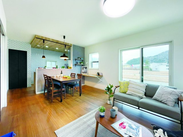 和田山町枚田　新築戸建　3LDK+2Sの居間・リビング