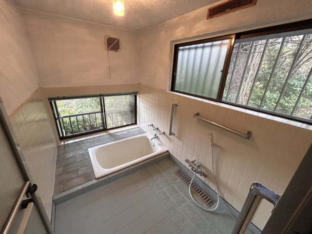 南箱根ダイヤランド①温泉付き5LDK2階建の浴室|1Fバスルーム