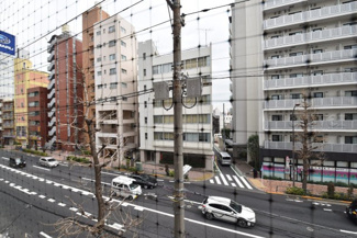 【展望】 | 眼前に広がる空の雄大さと、このお部屋の自慢の一つである「眺望」をご覧ください。毎日、この景色を独り占めできる新生活に夢が広がります。～即日のご見学可能～　お問合せはお気軽にどうぞ。
