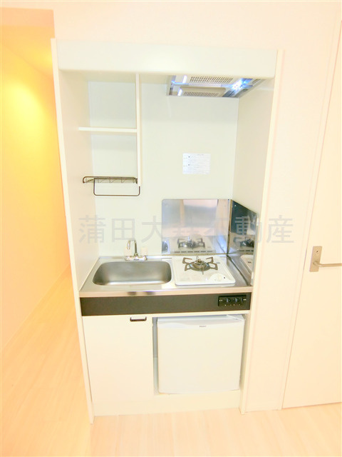 ル・ソレイユ羽田のキッチン|ミニ冷蔵庫付ガスキッチン　