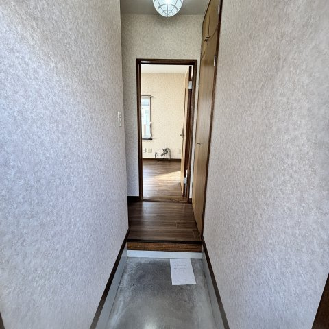 学）ハイツ新生の玄関