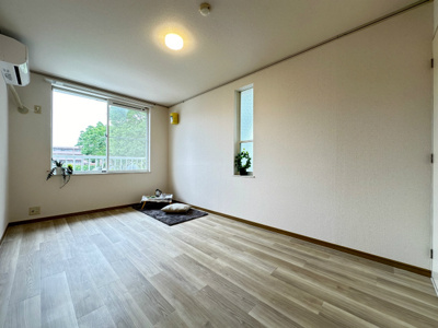【洋室】 | アクシス山口台 | 南西向き洋室6帖☆角部屋二面採光のお部屋です！エアコン付きで1年中快適に過ごせます☆