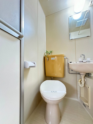 【トイレ】 | アクシス山口台 | バスルームにあるトイレです！水廻りのお掃除が一気にできちゃいますね☆