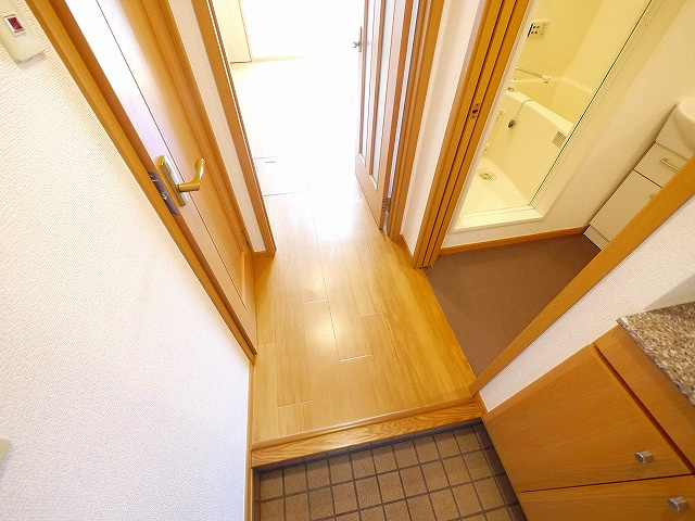 サクラ　ヒルズの玄関|明るい玄関です