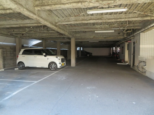 パシフィック高井田本通の駐車場