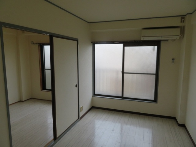 パシフィック高井田本通の居間・リビング