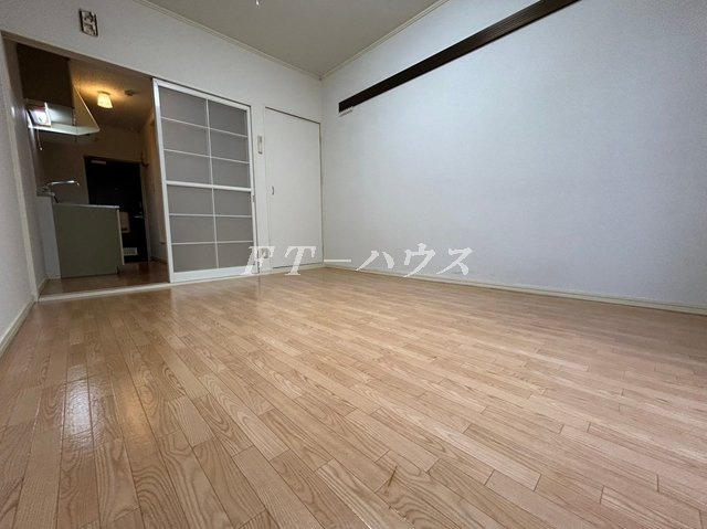 習志野市本大久保１丁目のアパートの居間・リビング