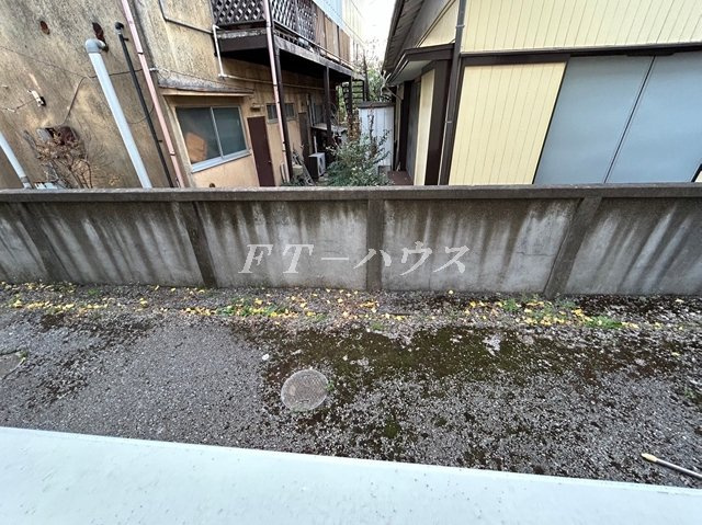 習志野市本大久保１丁目のアパートの庭