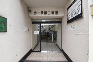 【エントランス】 | お客様を、そして住人を出迎えてくれるマンションのエントランス。ゴミが落ちていないことからも、管理状態の良さや住民の節度の高さが見て取れます。～即日のご見学可能～　お問合せはお気軽にどうぞ。
