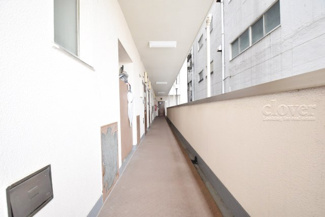 【その他共用部分】 | 当該フロアの共用廊下です。ここもきれいに清掃されています。周囲のお部屋の様子も、ぜひ伺ってみてください。～即日のご見学可能～　お問合せはお気軽にどうぞ。