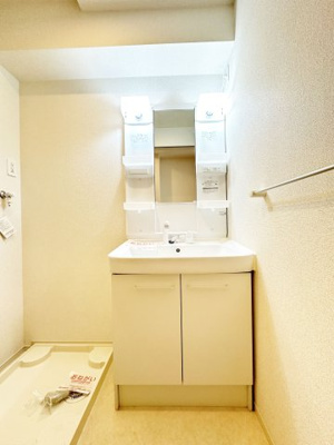 【独立洗面台】 | シャンデポワールⅠ | ※同物件、別のお部屋の写真です
