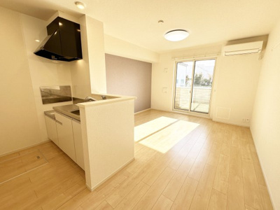 【居間・リビング】 | シャンデポワールⅠ | ※同物件、別のお部屋の写真です