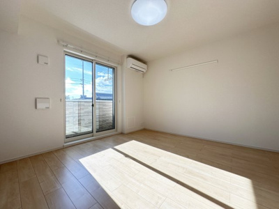 【居間・リビング】 | シャンデポワールⅠ | ※同物件、別のお部屋の写真です