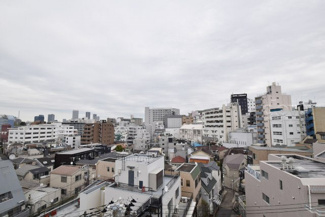 【展望】 | 眼前に広がる空の雄大さと、このお部屋の自慢の一つである「眺望」をご覧ください。毎日、この景色を独り占めできる新生活に夢が広がります。～即日のご見学可能～　お問合せはお気軽にどうぞ。