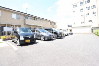 【駐車場】 | リュミエール | 駐車スペースもあります