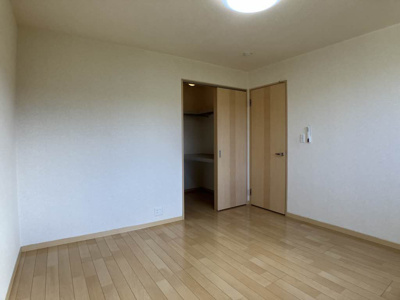 【洋室】 | メゾンドアンソレイエ