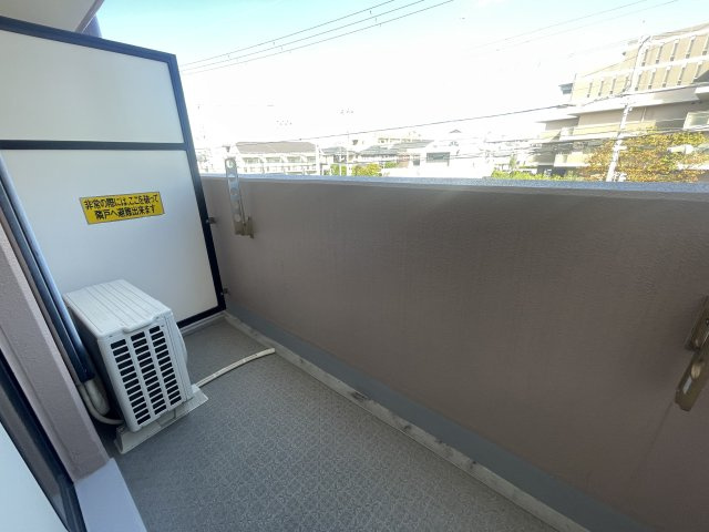 【バルコニー】 | Ａｖｅｎｕｅ | バルコニーからの眺めを楽しみながら食事をしませんか