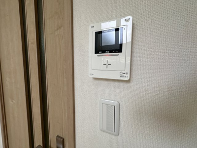【セキュリティ】 | シャイン三春町 | 来訪者の確認が出来るモニター付インターホン