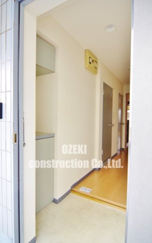 KIフラット越谷の玄関