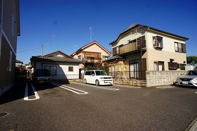 クレストールＳＨＩＧＡの駐車場