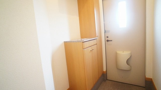 クレストールＳＨＩＧＡの玄関